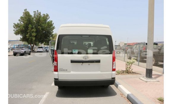 Acheter Import Voiture Toyota Hiace Blanc à Import - Dubai, Marquesas Acheter Import Voiture Toyota Hiace Blanc à Import - Dubai, Marquesas