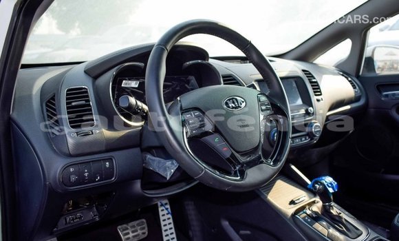 Acheter Import Voiture Kia Cerato Blanc à Import - Dubai, Marquesas Acheter Import Voiture Kia Cerato Blanc à Import - Dubai, Marquesas