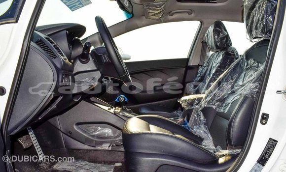 Acheter Import Voiture Kia Cerato Blanc à Import - Dubai, Marquesas Acheter Import Voiture Kia Cerato Blanc à Import - Dubai, Marquesas