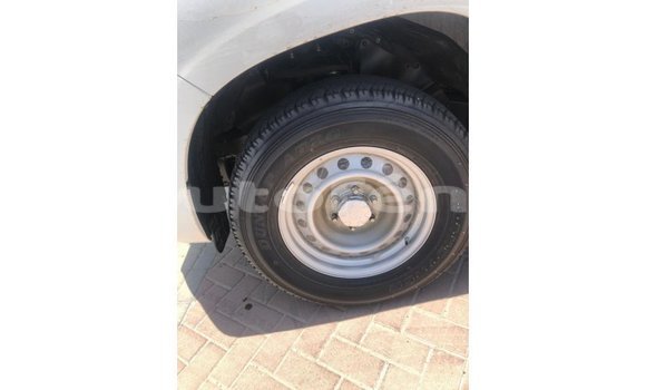 Acheter Import Voiture Toyota Prado Blanc à Import - Dubai, Marquesas Acheter Import Voiture Toyota Prado Blanc à Import - Dubai, Marquesas