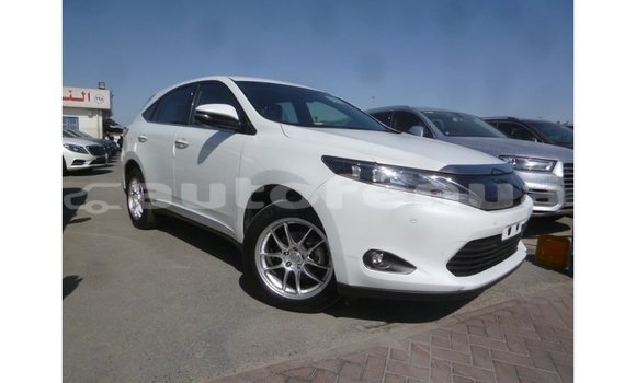 Buy Import Toyota Harrier White Car in Import - Dubai in Marquesas