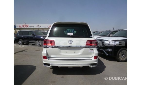 Acheter Import Voiture Toyota Land Cruiser Blanc à Import - Dubai, Marquesas Acheter Import Voiture Toyota Land Cruiser Blanc à Import - Dubai, Marquesas
