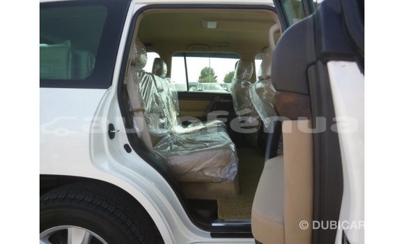 Acheter Import Voiture Toyota Land Cruiser Blanc à Import - Dubai, Marquesas Acheter Import Voiture Toyota Land Cruiser Blanc à Import - Dubai, Marquesas