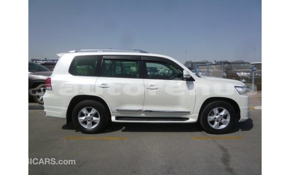 Acheter Import Voiture Toyota Land Cruiser Blanc à Import - Dubai, Marquesas Acheter Import Voiture Toyota Land Cruiser Blanc à Import - Dubai, Marquesas
