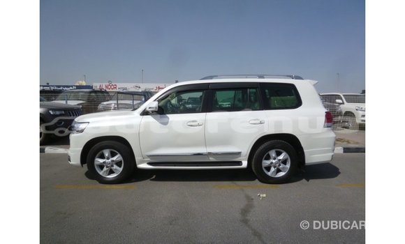 Acheter Import Voiture Toyota Land Cruiser Blanc à Import - Dubai, Marquesas Acheter Import Voiture Toyota Land Cruiser Blanc à Import - Dubai, Marquesas