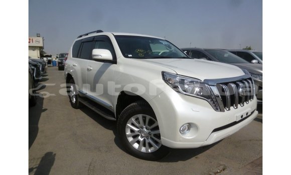 Acheter Import Voiture Toyota Prado Blanc à Import - Dubai, Marquesas Acheter Import Voiture Toyota Prado Blanc à Import - Dubai, Marquesas