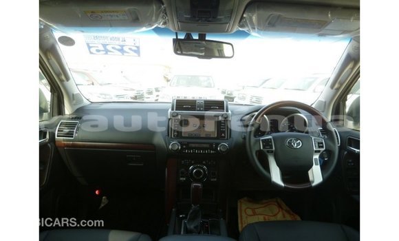 Acheter Import Voiture Toyota Prado Blanc à Import - Dubai, Marquesas Acheter Import Voiture Toyota Prado Blanc à Import - Dubai, Marquesas