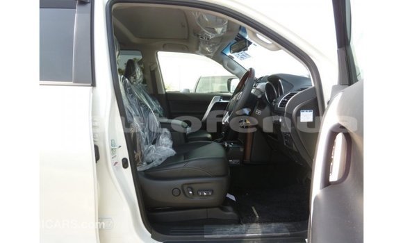 Acheter Import Voiture Toyota Prado Blanc à Import - Dubai, Marquesas Acheter Import Voiture Toyota Prado Blanc à Import - Dubai, Marquesas