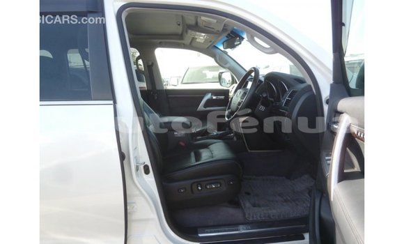 Buy Import Toyota Land Cruiser White Car in Import - Dubai in Marquesas Buy Import Toyota Land Cruiser White Car in Import - Dubai in Marquesas