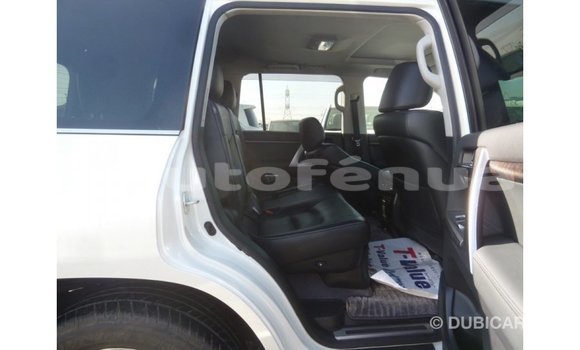 Buy Import Toyota Land Cruiser White Car in Import - Dubai in Marquesas Buy Import Toyota Land Cruiser White Car in Import - Dubai in Marquesas