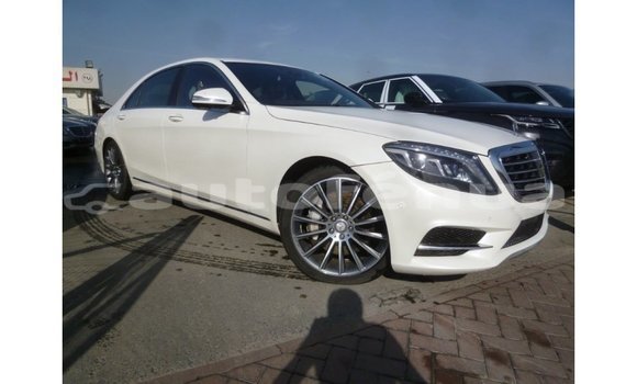 Buy Import Mercedes-Benz 190 White Car in Import - Dubai in Marquesas Buy Import Mercedes-Benz 190 White Car in Import - Dubai in Marquesas