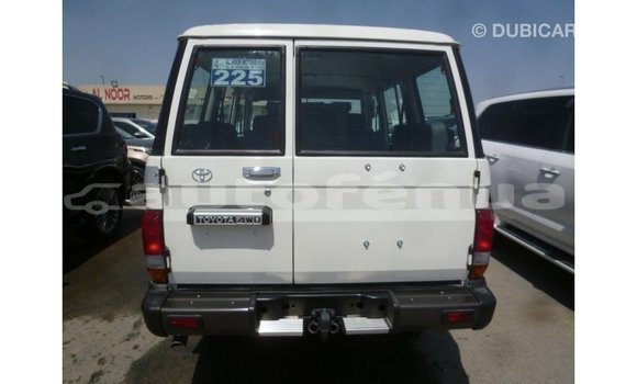 Buy Import Toyota Land Cruiser White Car in Import - Dubai in Marquesas Buy Import Toyota Land Cruiser White Car in Import - Dubai in Marquesas