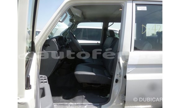 Buy Import Toyota Land Cruiser White Car in Import - Dubai in Marquesas Buy Import Toyota Land Cruiser White Car in Import - Dubai in Marquesas