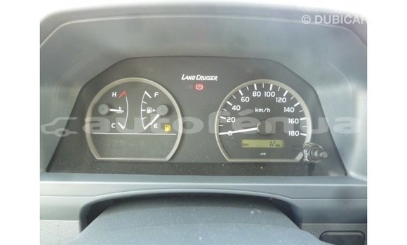 Buy Import Toyota Land Cruiser White Car in Import - Dubai in Marquesas Buy Import Toyota Land Cruiser White Car in Import - Dubai in Marquesas