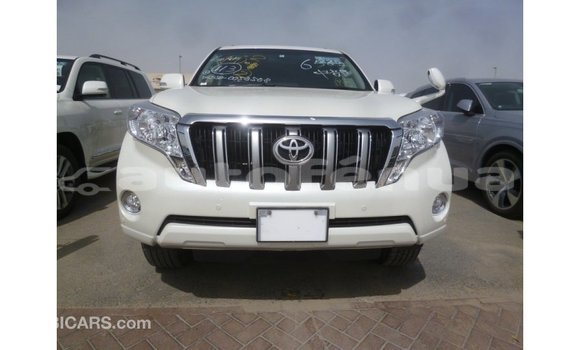 Acheter Import Voiture Toyota Prado Blanc à Import - Dubai, Marquesas Acheter Import Voiture Toyota Prado Blanc à Import - Dubai, Marquesas