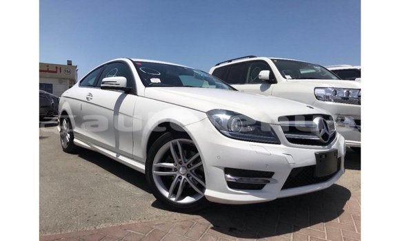 Buy Import Mercedes-Benz 190 White Car in Import - Dubai in Marquesas