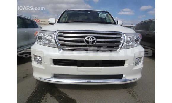 Acheter Import Voiture Toyota Land Cruiser Blanc à Import - Dubai, Marquesas Acheter Import Voiture Toyota Land Cruiser Blanc à Import - Dubai, Marquesas