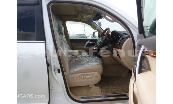 Acheter Import Voiture Toyota Land Cruiser Blanc à Import - Dubai, Marquesas Acheter Import Voiture Toyota Land Cruiser Blanc à Import - Dubai, Marquesas