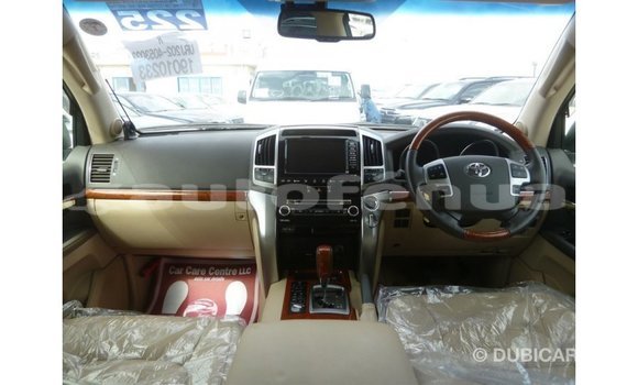 Acheter Import Voiture Toyota Land Cruiser Blanc à Import - Dubai, Marquesas Acheter Import Voiture Toyota Land Cruiser Blanc à Import - Dubai, Marquesas