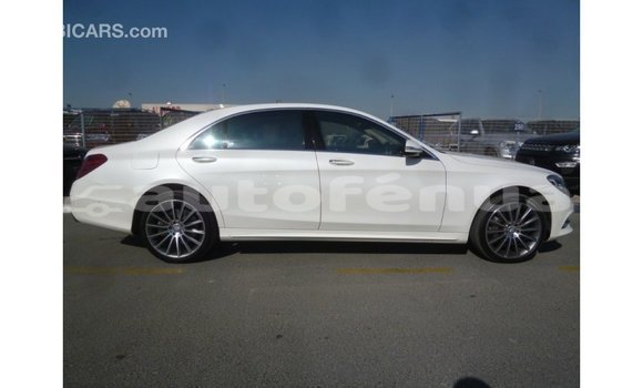 Buy Import Mercedes-Benz 190 White Car in Import - Dubai in Marquesas Buy Import Mercedes-Benz 190 White Car in Import - Dubai in Marquesas