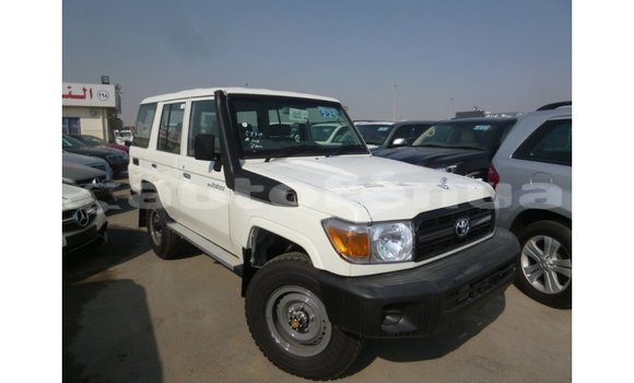 Buy Import Toyota Land Cruiser White Car in Import - Dubai in Marquesas