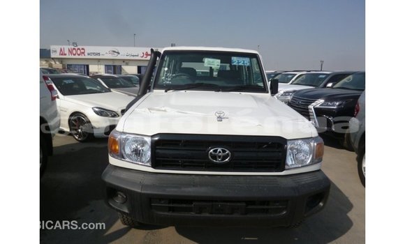 Buy Import Toyota Land Cruiser White Car in Import - Dubai in Marquesas Buy Import Toyota Land Cruiser White Car in Import - Dubai in Marquesas