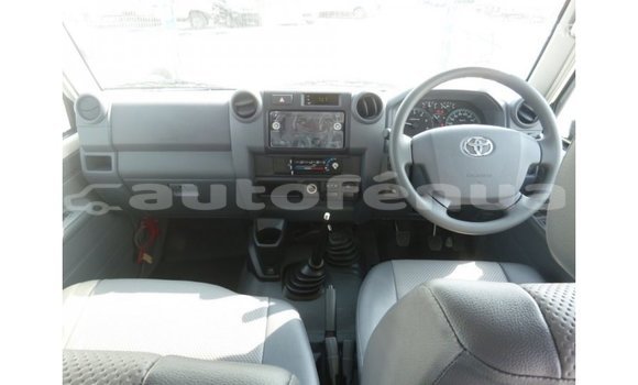 Buy Import Toyota Land Cruiser White Car in Import - Dubai in Marquesas Buy Import Toyota Land Cruiser White Car in Import - Dubai in Marquesas