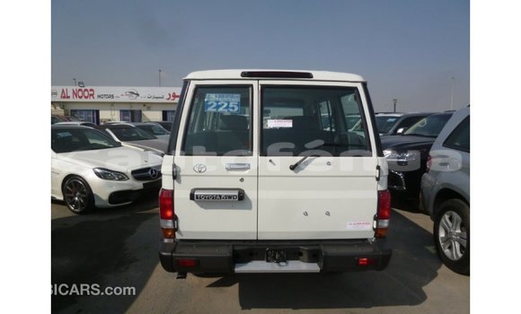 Buy Import Toyota Land Cruiser White Car in Import - Dubai in Marquesas Buy Import Toyota Land Cruiser White Car in Import - Dubai in Marquesas