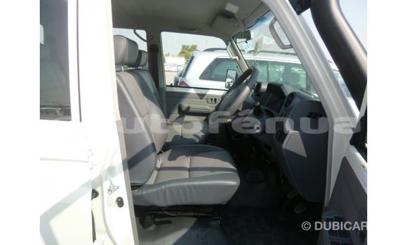 Buy Import Toyota Land Cruiser White Car in Import - Dubai in Marquesas Buy Import Toyota Land Cruiser White Car in Import - Dubai in Marquesas