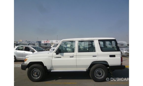 Buy Import Toyota Land Cruiser White Car in Import - Dubai in Marquesas Buy Import Toyota Land Cruiser White Car in Import - Dubai in Marquesas