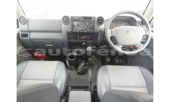 Buy Import Toyota Land Cruiser White Car in Import - Dubai in Marquesas Buy Import Toyota Land Cruiser White Car in Import - Dubai in Marquesas
