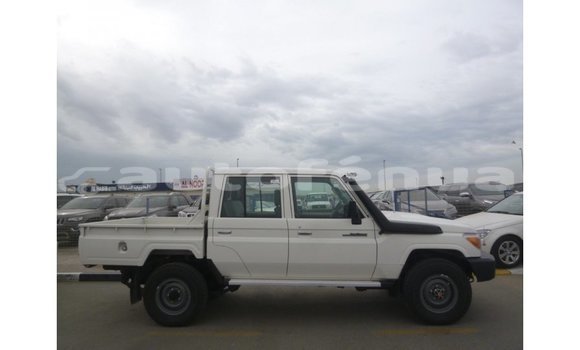 Buy Import Toyota Land Cruiser White Car in Import - Dubai in Marquesas Buy Import Toyota Land Cruiser White Car in Import - Dubai in Marquesas