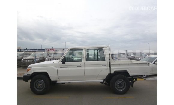 Buy Import Toyota Land Cruiser White Car in Import - Dubai in Marquesas Buy Import Toyota Land Cruiser White Car in Import - Dubai in Marquesas