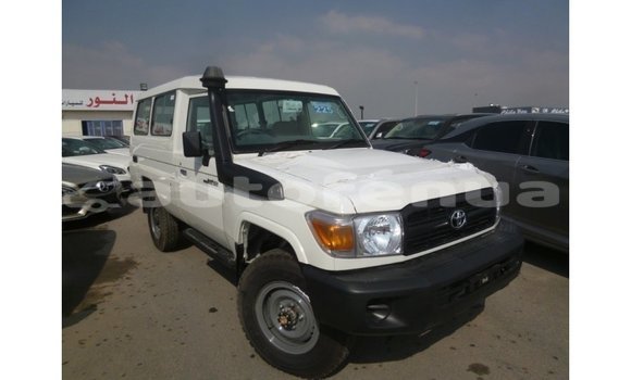 Buy Import Toyota Land Cruiser White Car in Import - Dubai in Marquesas