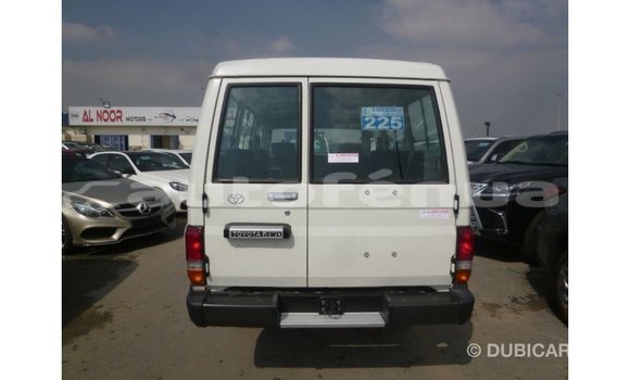 Buy Import Toyota Land Cruiser White Car in Import - Dubai in Marquesas Buy Import Toyota Land Cruiser White Car in Import - Dubai in Marquesas