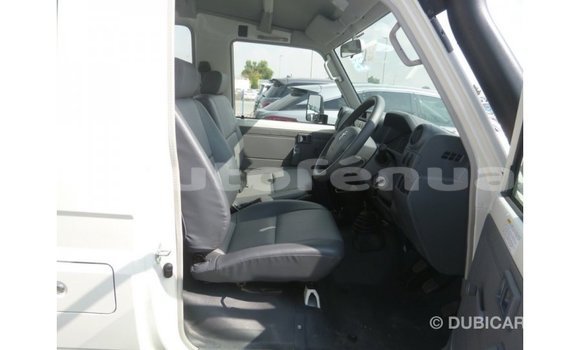 Buy Import Toyota Land Cruiser White Car in Import - Dubai in Marquesas Buy Import Toyota Land Cruiser White Car in Import - Dubai in Marquesas
