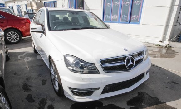 Buy Import Mercedes-Benz 200 White Car in Import - Dubai in Marquesas