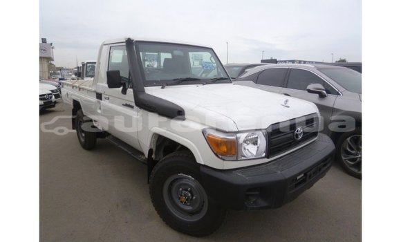 Buy Import Toyota Land Cruiser White Car in Import - Dubai in Marquesas