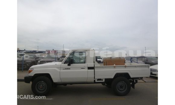 Buy Import Toyota Land Cruiser White Car in Import - Dubai in Marquesas Buy Import Toyota Land Cruiser White Car in Import - Dubai in Marquesas