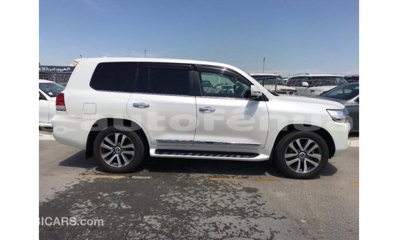 Buy Import Toyota Land Cruiser White Car in Import - Dubai in Marquesas Buy Import Toyota Land Cruiser White Car in Import - Dubai in Marquesas