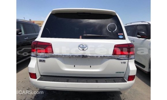 Buy Import Toyota Land Cruiser White Car in Import - Dubai in Marquesas Buy Import Toyota Land Cruiser White Car in Import - Dubai in Marquesas