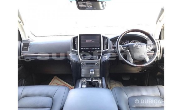 Buy Import Toyota Land Cruiser White Car in Import - Dubai in Marquesas Buy Import Toyota Land Cruiser White Car in Import - Dubai in Marquesas