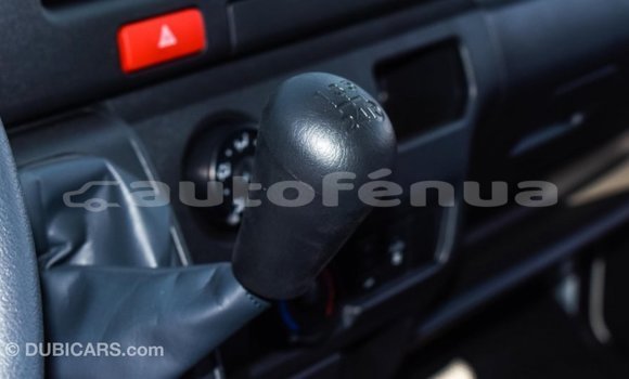 Acheter Import Voiture Toyota Hiace Blanc à Import - Dubai, Marquesas Acheter Import Voiture Toyota Hiace Blanc à Import - Dubai, Marquesas