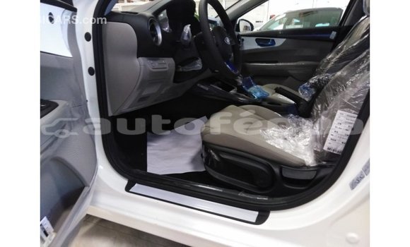 Acheter Import Voiture Kia Cerato Blanc à Import - Dubai, Marquesas Acheter Import Voiture Kia Cerato Blanc à Import - Dubai, Marquesas