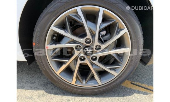 Acheter Import Voiture Hyundai Elantra Blanc à Import - Dubai, Marquesas Acheter Import Voiture Hyundai Elantra Blanc à Import - Dubai, Marquesas