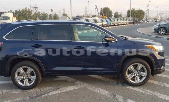 Acheter Import Voiture Toyota Highlander Bleu à Import - Dubai, Marquesas Acheter Import Voiture Toyota Highlander Bleu à Import - Dubai, Marquesas