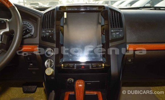 Buy Import Toyota Land Cruiser White Car in Import - Dubai in Marquesas Buy Import Toyota Land Cruiser White Car in Import - Dubai in Marquesas