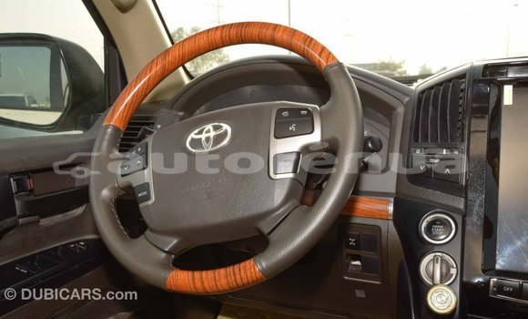 Buy Import Toyota Land Cruiser White Car in Import - Dubai in Marquesas Buy Import Toyota Land Cruiser White Car in Import - Dubai in Marquesas