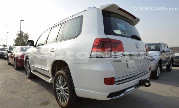 Buy Import Toyota Land Cruiser White Car in Import - Dubai in Marquesas Buy Import Toyota Land Cruiser White Car in Import - Dubai in Marquesas
