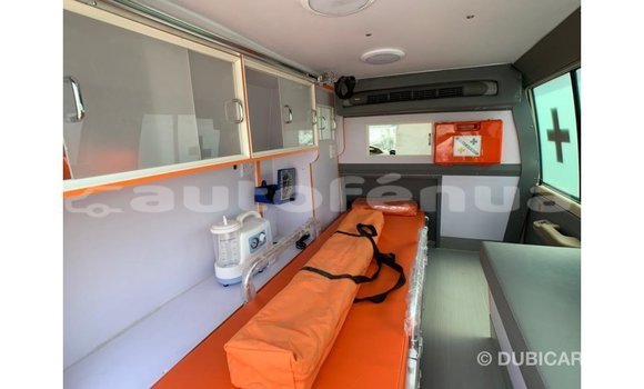 Acheter Import Voiture Toyota Land Cruiser Blanc à Import - Dubai, Marquesas Acheter Import Voiture Toyota Land Cruiser Blanc à Import - Dubai, Marquesas